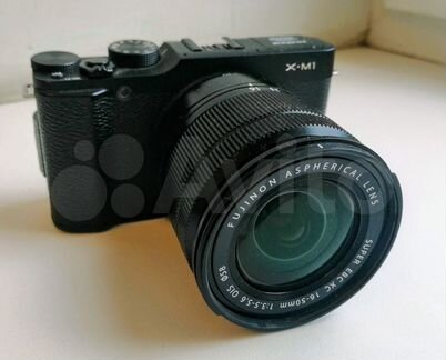 FujiFilm X-M1 беззеркальная камера с объективом