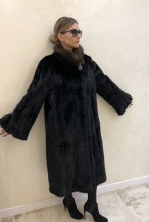 Шуба из чёрной цельнокройной норки Versavi
