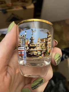 Стопки с видами Лондона