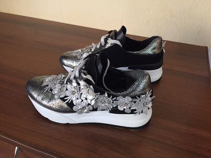 Кроссовки