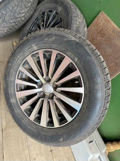 Колеса зимние в сборе Nokian 235/65R17