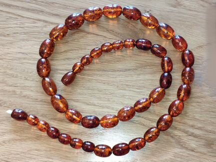 Бусы и брошь из янтаря