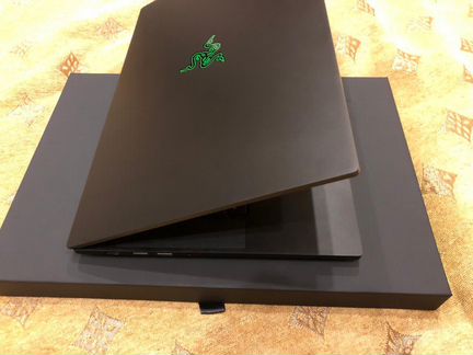Razer Blade 15 240HZ/RTX 2070/i7-9750H