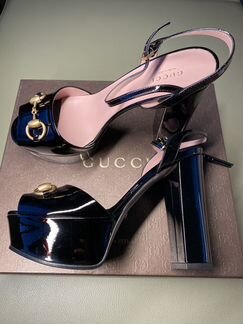 Женские лаковые босоножки Gucci