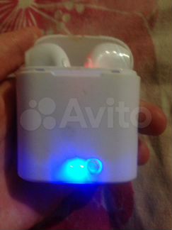 Наушники AirPods с зарядным футляром