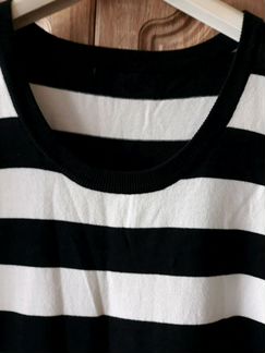 Красивое платье в черно-белую полоску (новое)