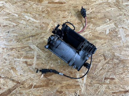 Компрессор пневмоподвески на Audi A8 D3/4E (рестай