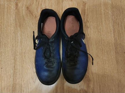 Бутсы сороконожки nike