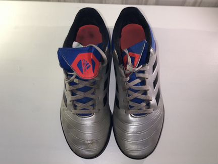 Футбольные бутсы adidas