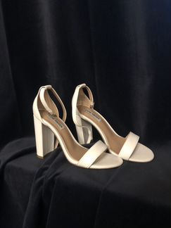 Босоножки белые Steve Madden