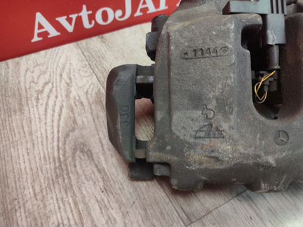 Суппорт передний правый Mercedes W251 R251