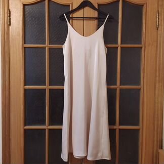 Атласное платье-комбинация, размер M