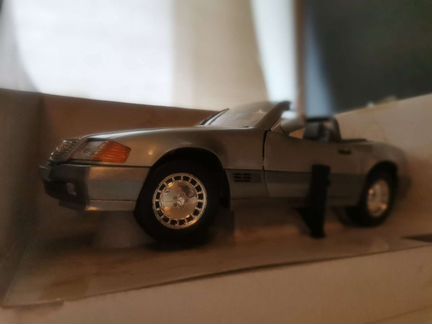 Подарок на Новый год Модель Mercedes-Benz 1/18