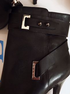 Ботинки Guess на каблуках