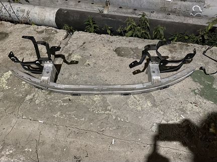 Усилитель переднего бампера в сборе BMW e60 e61