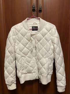 Бомбер белый утепленный