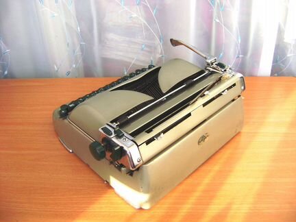 Печатная (пишущая) машинка Groma Combina, 1957г