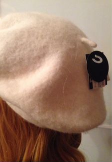 Бежевая кепи Accessorize