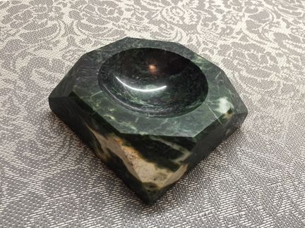 Пепельницы из малахита