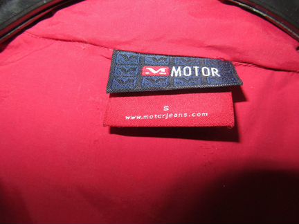 Продаю пуховик (короткий)