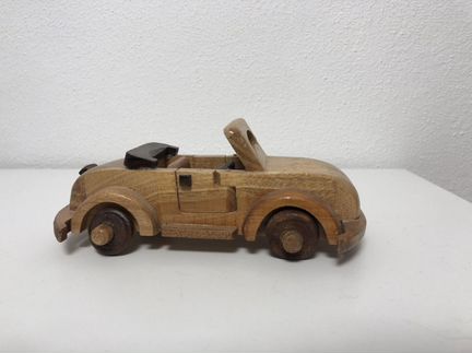 Модель автомобиля деревянная