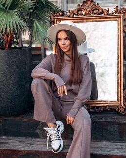 Кашемировый костюм с брючками клёш