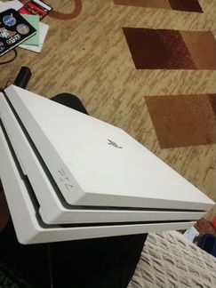 PS4 pro white