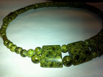 Колье из натурального камня