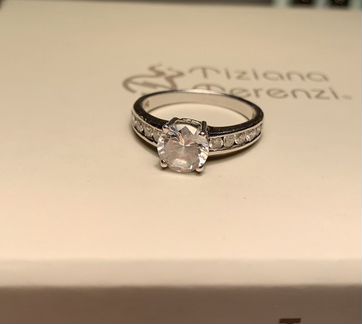 Серебряное кольцо с фианитами