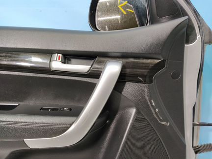 Обшивка двери передней левой Kia Sorento 2 XM