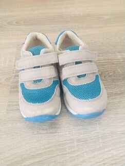 Кроссовки размер 24