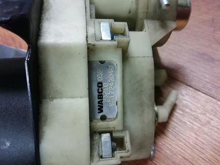 Кран ручного тормоза Volvo 20367533 б/у