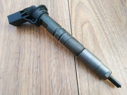 Форсунка топливная Mercedes OM642. Есть комплект