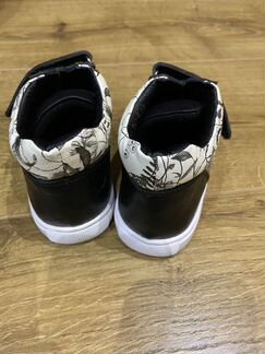 Кроссовки новые